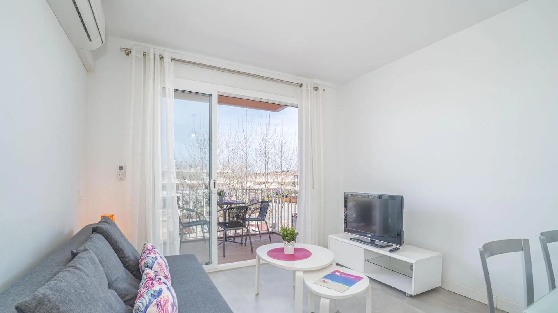 Apart-Rent Apartment Gran Reserva 0077 Empuriabrava